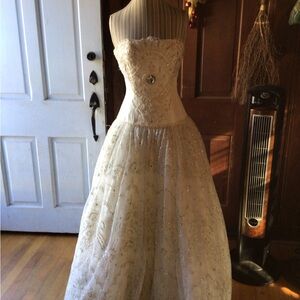 St, Pucci strapless wedding dress